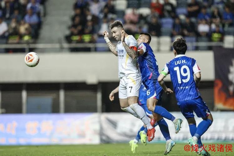 卡洛斯:盼对手分散火力 期待与广州球迷互动 卡洛斯:盼对手分散火力 期待与广州球迷互动