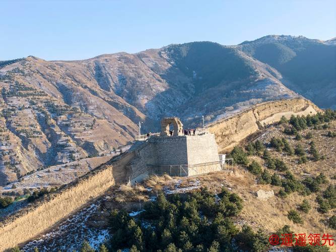 古长城“邂逅”冰雪热