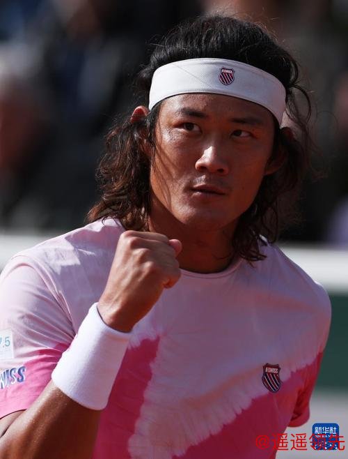 法网-张之臻3-1淘汰武基奇开门红 次轮将战索内戈