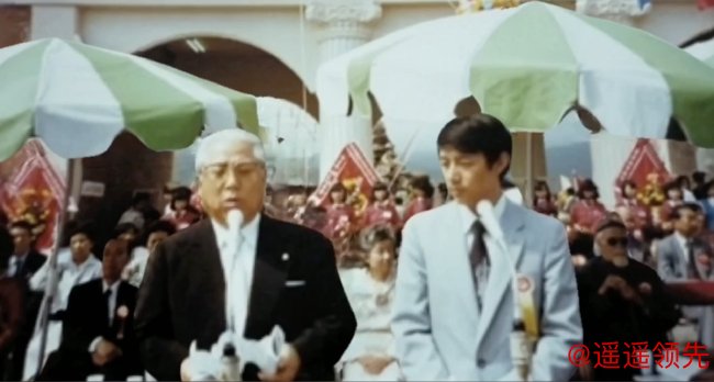 1985年5月4日，日本株式会社社长大西一（左）在珠海国际高尔夫俱乐部的开业仪式上